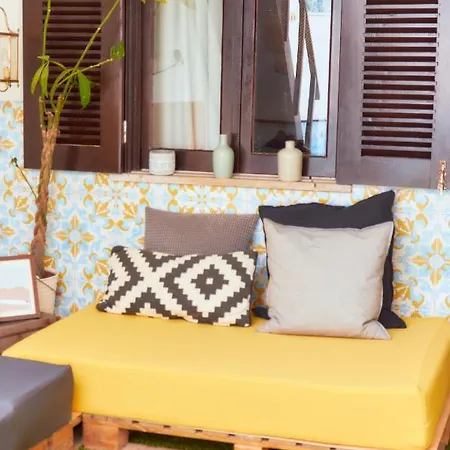 Gasthuis Balili Surf House 2*