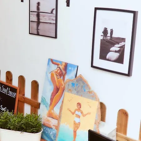 Balili Surf House 2*