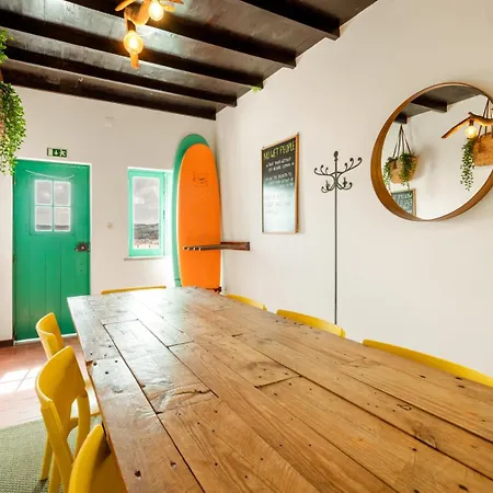Balili Surf House 2*