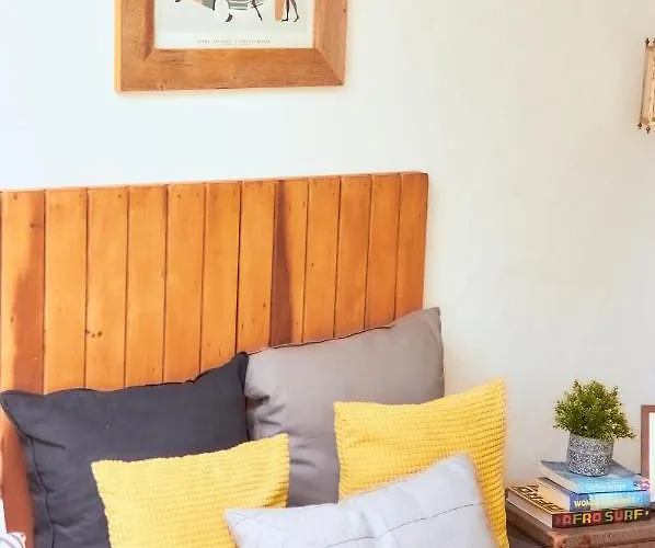 Balili Surf House 2*