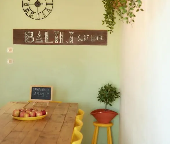 Balili Surf House 2*