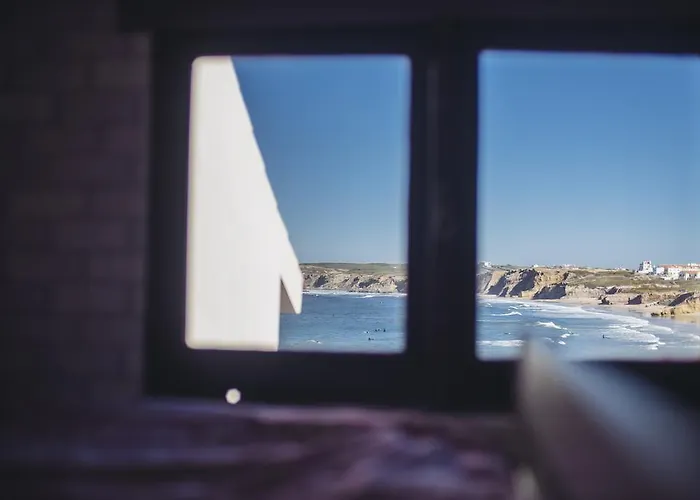 Balili Surf House 2*