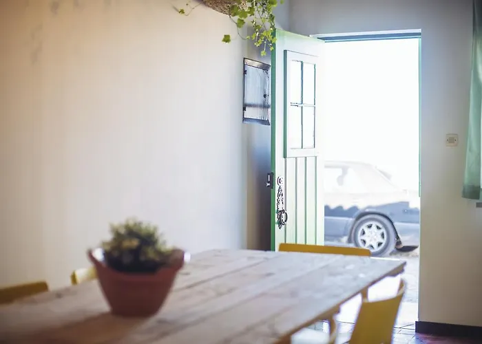 Balili Surf House 2* 발리알